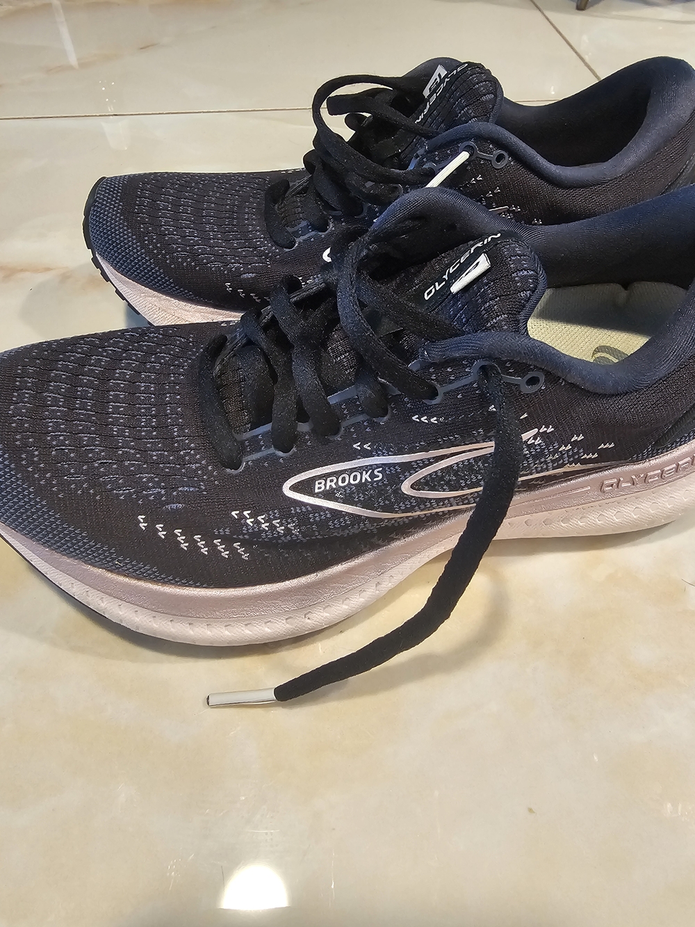 Brooks Women’s Running Shoes - Black with Pink Midsole